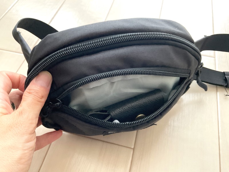 ボディバッグ表ファスナー鍵収納