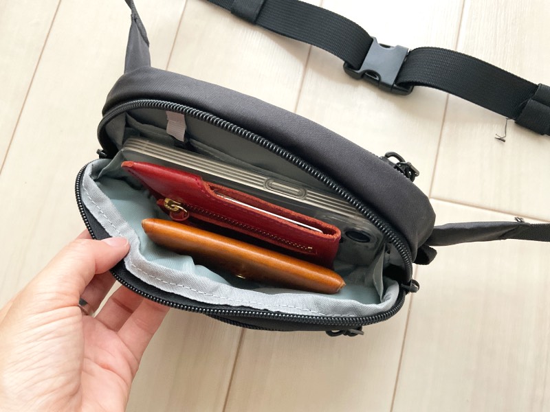 ボディバッグメイン収納全て入れた状態