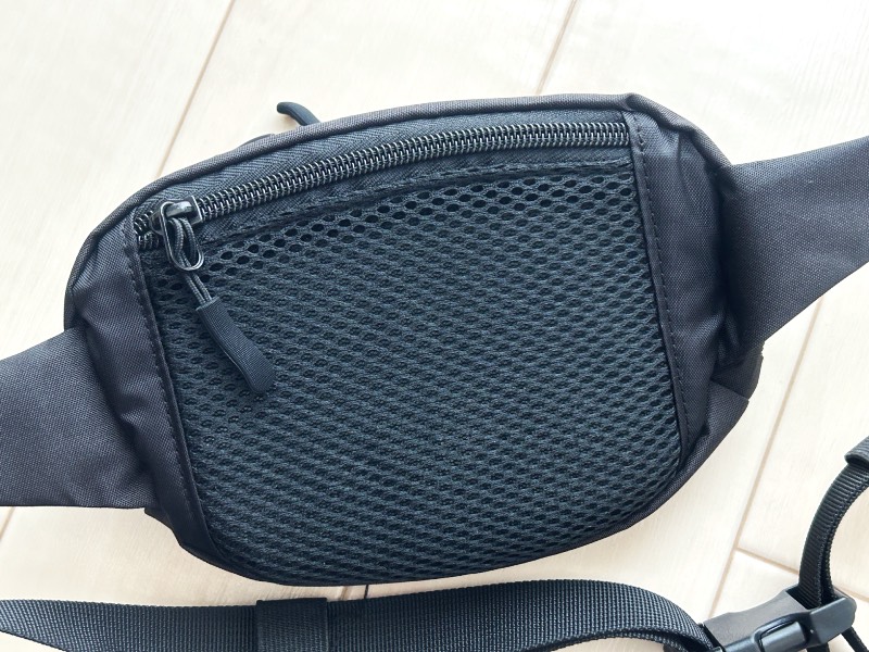 ボディバッグ裏面メッシュ