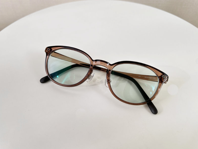 調光レンズのメガネ